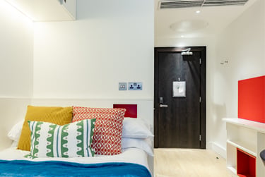 Economy En Suite at Spring Mews, Tinworth Street, Vauxhall, London, SE115EL - Image 5